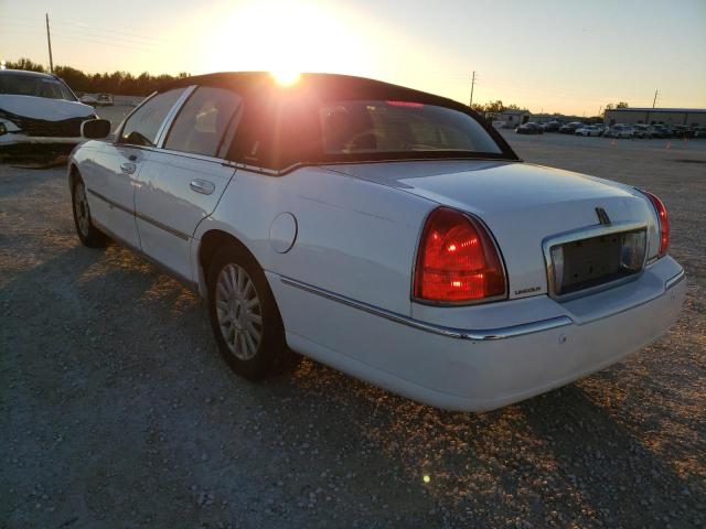Photo 2 from auction – 2004 LINCOLN TOWN CAR E with VIN 1LNHM81W44Y663549