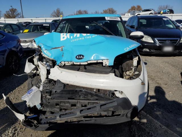 Photo 5 from auction – 2014 KIA SOUL with VIN KNDJN2A21E7745677