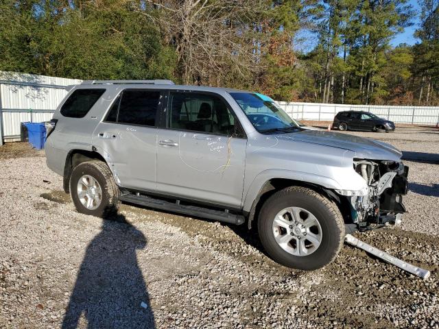 Photo 4 from auction – 2017 TOYOTA 4RUNNER SR with VIN JTEBU5JR6H5475881