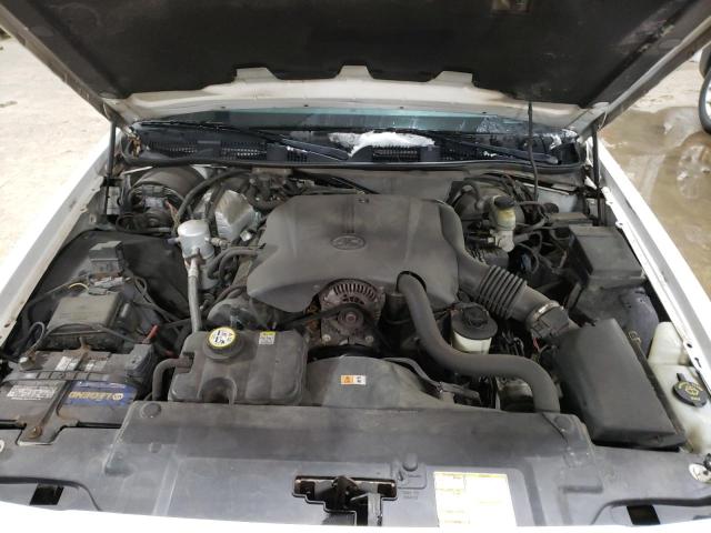Photo 11 from auction – 2001 MERCURY GRAND MARQ with VIN 2MEFM74W31X708752