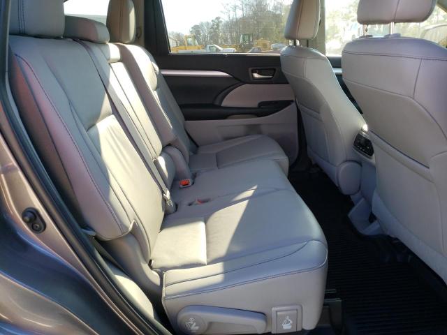 Photo 11 from auction – 2019 TOYOTA HIGHLANDER with VIN 5TDJZRFH5KS619012