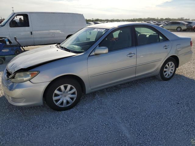 TOYOTA CAMRY LE 2005 with VIN 4T1BE30K75U576709 - Photo from auction