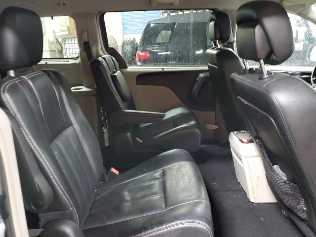 Photo 11 from auction – 2015 CHRYSLER TOWN & COU with VIN 2C4RC1BG8FR520394