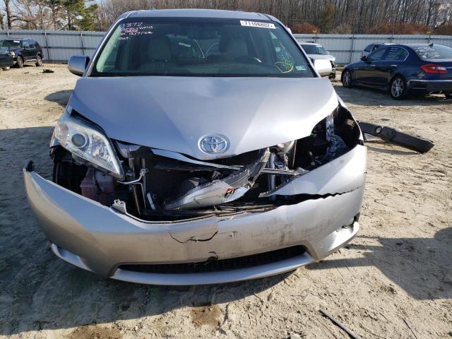 Photo 5 from auction – 2017 TOYOTA SIENNA XLE with VIN 5TDYZ3DC0HS776782