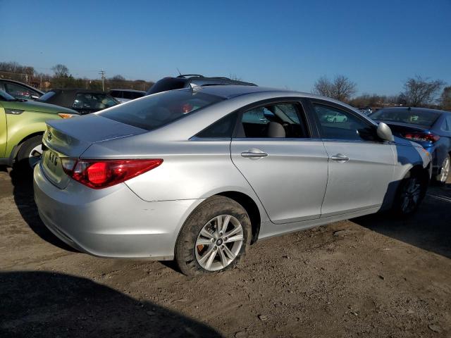 Photo 3 from auction – 2013 HYUNDAI SONATA GLS with VIN 5NPEB4AC4DH698184