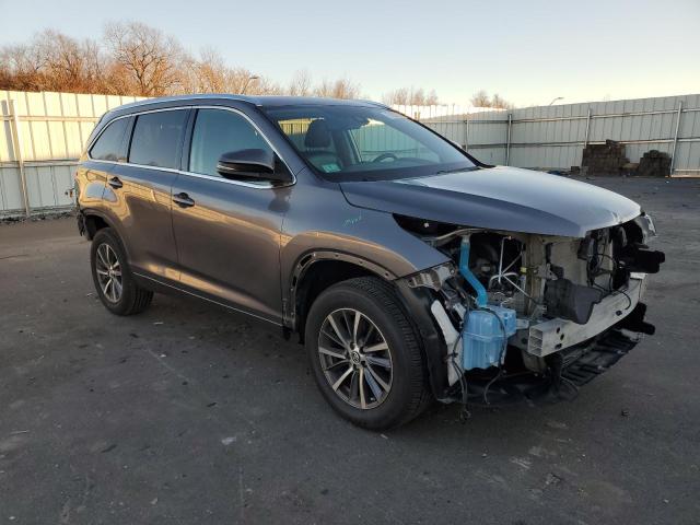 Photo 4 from auction – 2018 TOYOTA HIGHLANDER with VIN 5TDJZRFH6JS535988