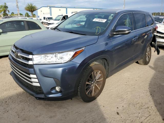 TOYOTA HIGHLANDER 2017 مع رقم تعريف المركبة 5TDKZRFH9HS199607 - صورة من المزاد