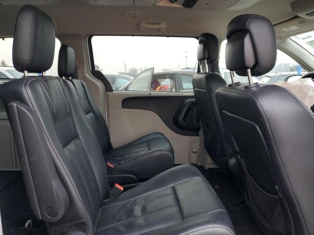 Photo 11 from auction – 2015 CHRYSLER TOWN & COU with VIN 2C4RC1BG2FR711583