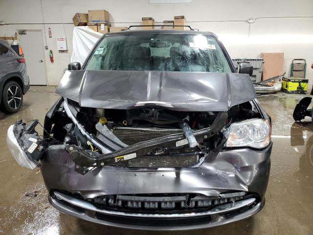 Photo 5 from auction – 2015 CHRYSLER TOWN & COU with VIN 2C4RC1BG8FR520394