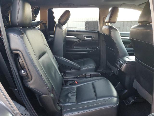 Zdjęcie 11 z aukcji – 2018 TOYOTA HIGHLANDER z VIN 5TDJZRFH6JS535988