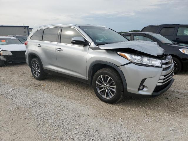 Photo 4 from auction – 2019 TOYOTA HIGHLANDER with VIN 5TDKZRFH2KS361374