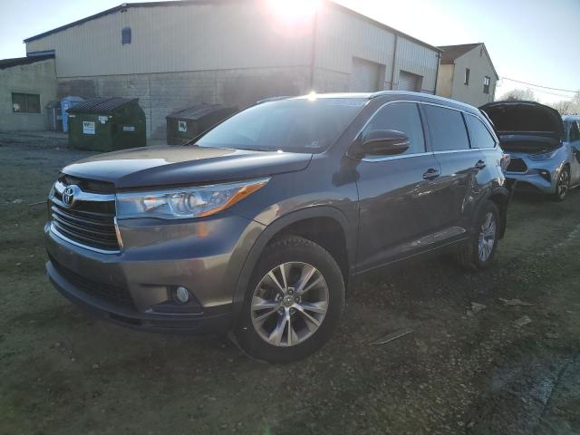 TOYOTA HIGHLANDER 2015 مع رقم تعريف المركبة 5TDJKRFH6FS221558 - صورة من المزاد