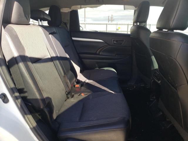 Photo 11 from auction – 2016 TOYOTA HIGHLANDER with VIN 5TDBKRFH4GS345513