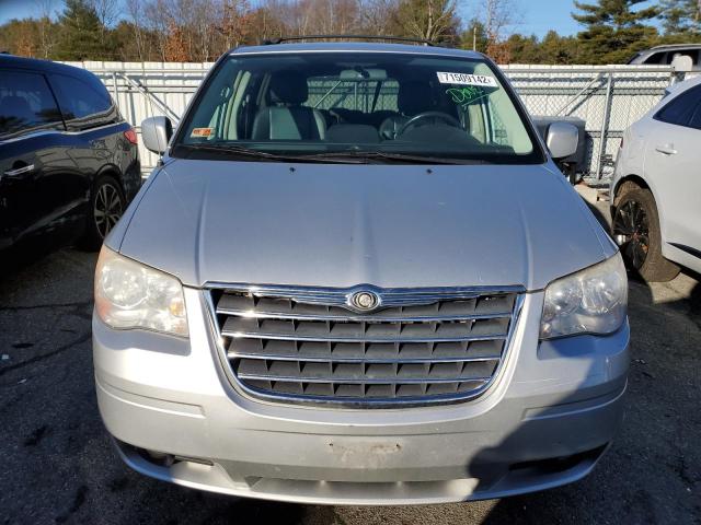 Photo 5 from auction – 2010 CHRYSLER TOWN & COU with VIN 2A4RR8D10AR357369