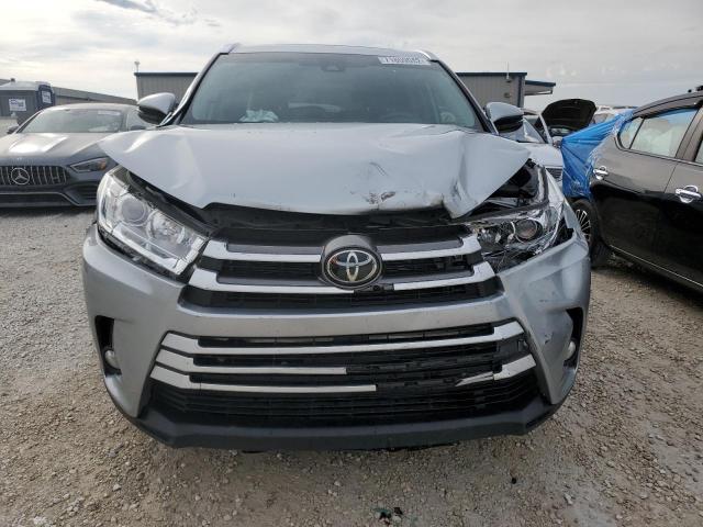 Photo 5 from auction – 2019 TOYOTA HIGHLANDER with VIN 5TDKZRFH2KS361374