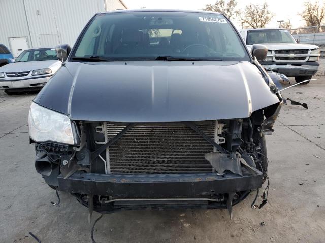Photo 5 from auction – 2016 CHRYSLER TOWN & COU with VIN 2C4RC1BG3GR292659