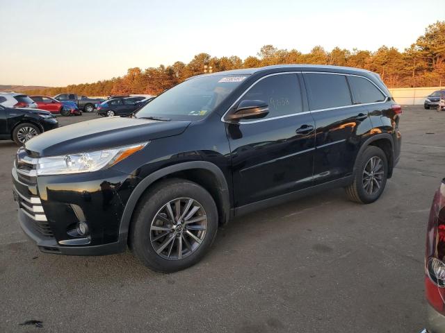 TOYOTA HIGHLANDER 2019 with VIN 5TDJZRFHXKS574102 - Photo from auction