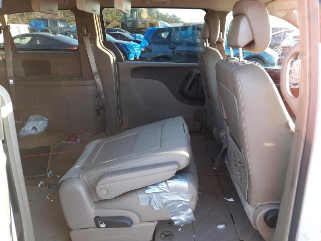 Photo 11 from auction – 2016 CHRYSLER TOWN & COU with VIN 2C4RC1BG1GR132960