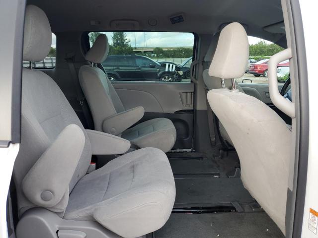 Photo 11 from auction – 2018 TOYOTA SIENNA L with VIN 5TDZZ3DC1JS931222