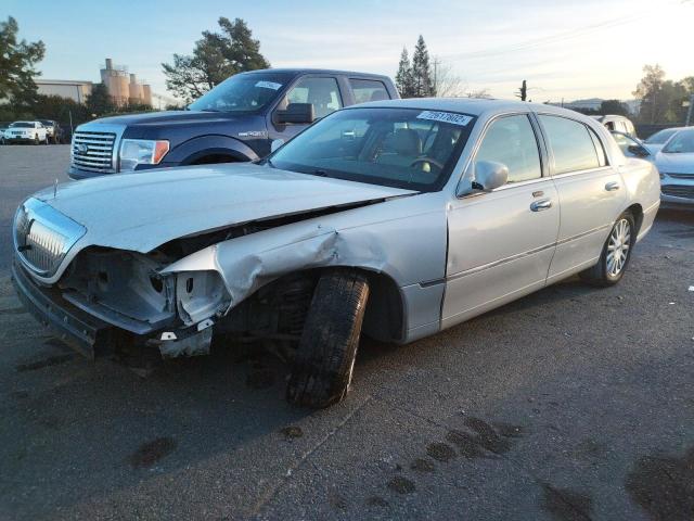Photo 1 from auction – 2004 LINCOLN TOWN CAR U with VIN 1LNHM83W44Y665668