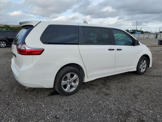 Photo 3 from auction – 2018 TOYOTA SIENNA L with VIN 5TDZZ3DC1JS931222