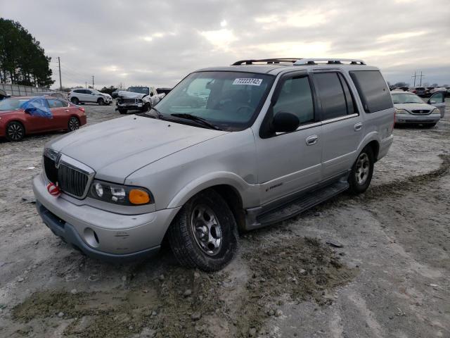 LINCOLN NAVIGATOR 2000 مع رقم تعريف المركبة 5LMFU28A3YLJ25178 - صورة من المزاد