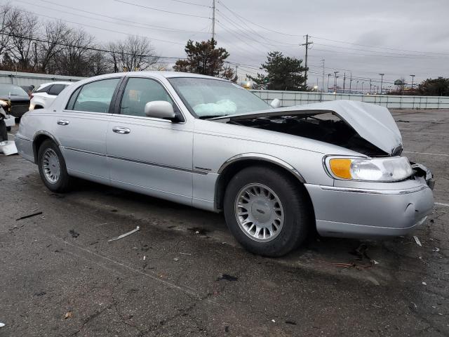 Photo 4 from auction – 2000 LINCOLN TOWN CAR C with VIN 1LNHM83W0YY804751