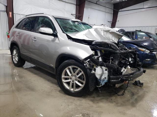 Photo 4 from auction – 2014 KIA SORENTO LX with VIN 5XYKTCA65EG524427