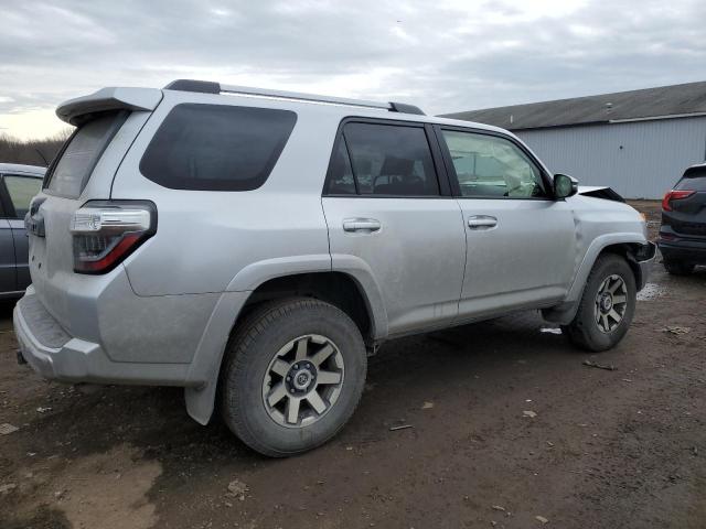 Photo 3 from auction – 2018 TOYOTA 4RUNNER SR with VIN JTEBU5JR8J5592240