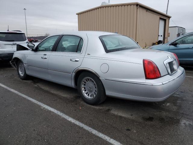 Photo 2 from auction – 2000 LINCOLN TOWN CAR C with VIN 1LNHM83W0YY804751