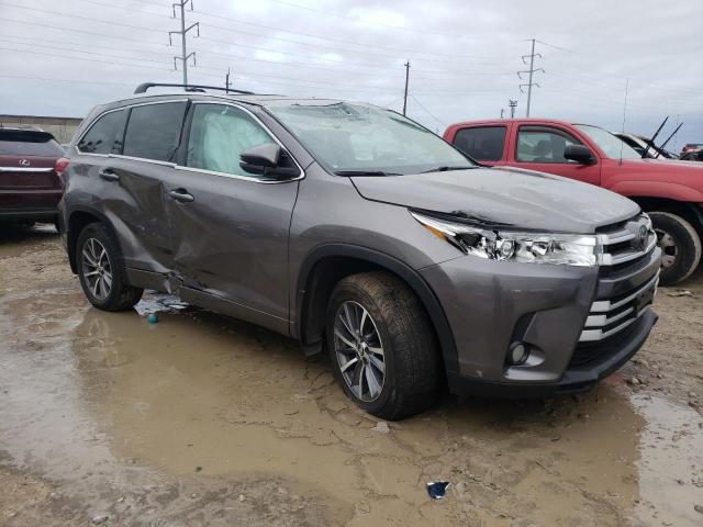 Photo 4 from auction – 2018 TOYOTA HIGHLANDER with VIN 5TDJZRFH2JS555929