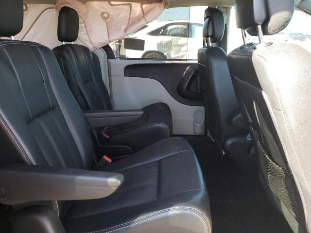 Photo 11 from auction – 2016 CHRYSLER TOWN & COU with VIN 2C4RC1BG3GR239282