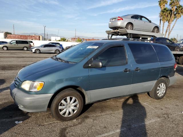 TOYOTA SIENNA LE 2002 with VIN 4T3ZF13C52U461372 - Photo from auction