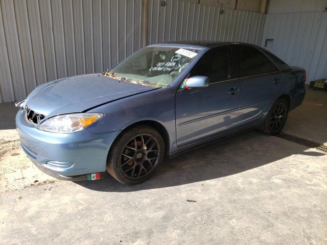 TOYOTA CAMRY LE 2004 with VIN 4T1BF30K64U586353 - Photo from auction