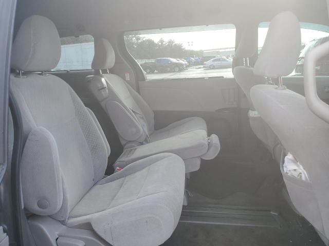 Photo 11 from auction – 2018 TOYOTA SIENNA LE with VIN 5TDKZ3DC1JS955182