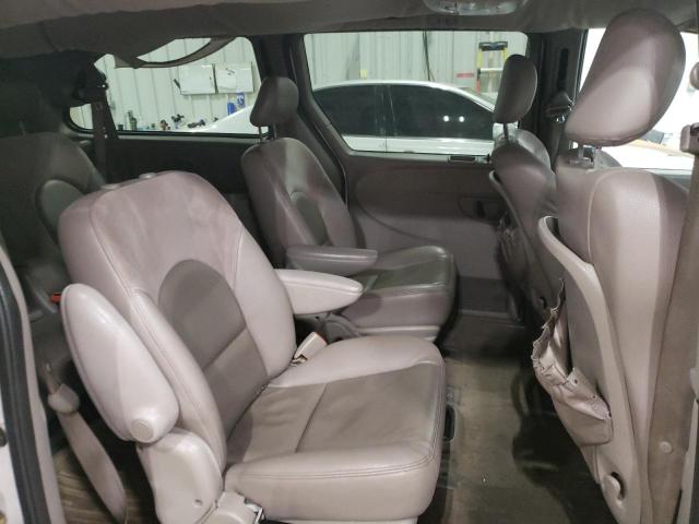 Photo 11 from auction – 2003 CHRYSLER TOWN & COU with VIN 2C8GP64L73R376771