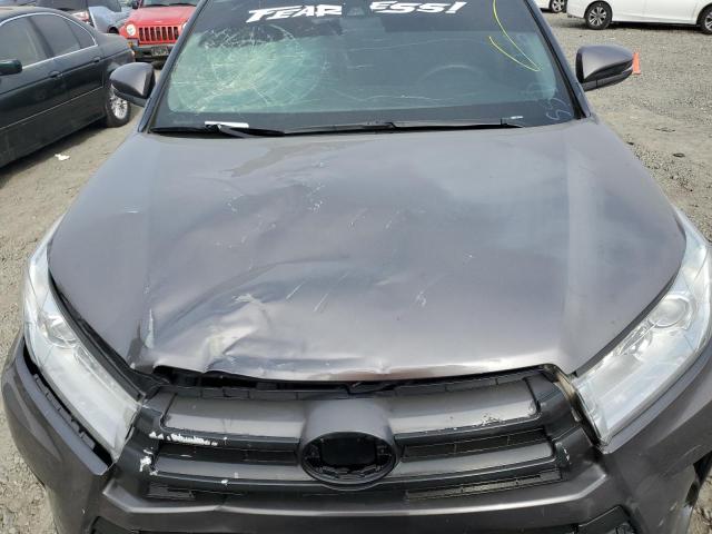 Photo 11 from auction – 2018 TOYOTA HIGHLANDER with VIN 5TDBZRFHXJS811237