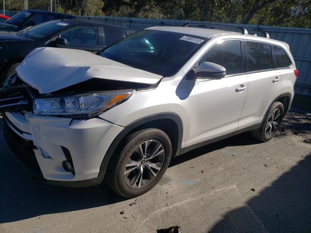 TOYOTA HIGHLANDER 2019 مع رقم تعريف المركبة 5TDZZRFH3KS294802 - صورة من المزاد