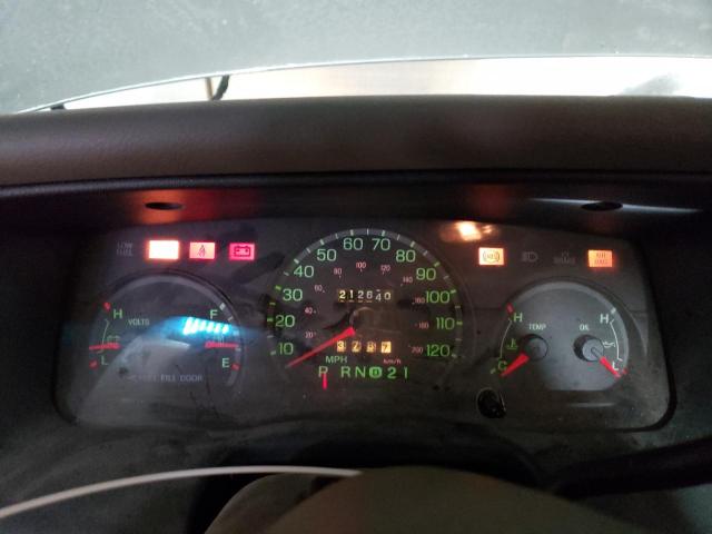 Photo 9 from auction – 2002 FORD CROWN VICT with VIN 2FAFP74W22X100642