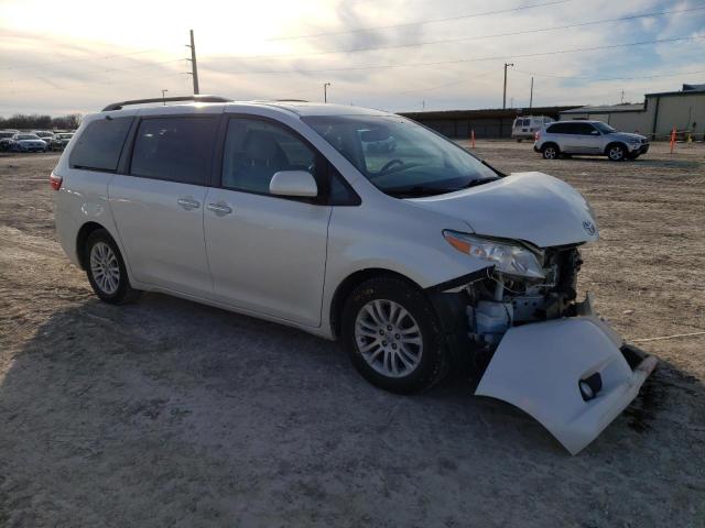 Photo 4 from auction – 2017 TOYOTA SIENNA XLE with VIN 5TDYZ3DC8HS832208