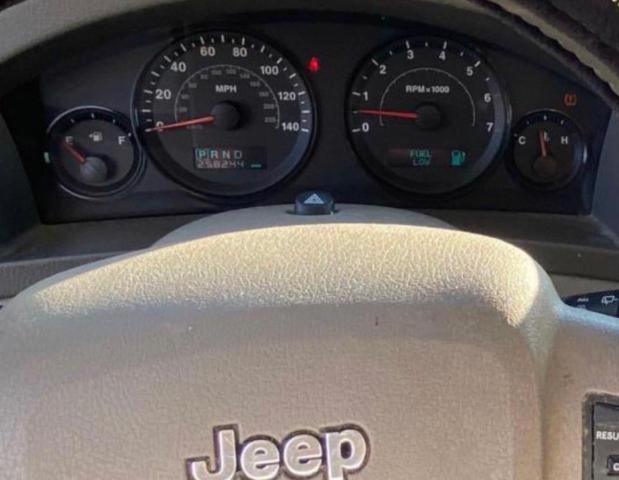 Photo 8 from auction – 2005 JEEP GRAND CHER with VIN 1J4GR48KX5C700030