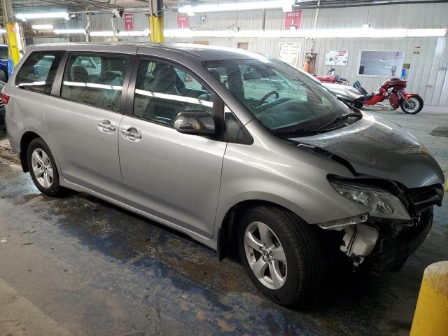 Photo 4 from auction – 2018 TOYOTA SIENNA L with VIN 5TDZZ3DC7JS941222