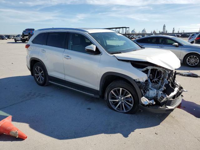 Photo 4 from auction – 2019 TOYOTA HIGHLANDER with VIN 5TDKZRFH0KS557166