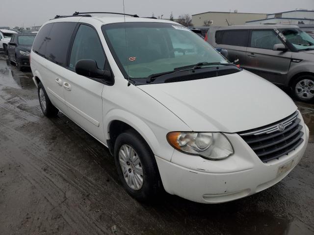 Photo 4 from auction – 2005 CHRYSLER TOWN & COU with VIN 2C4GP44R55R586282