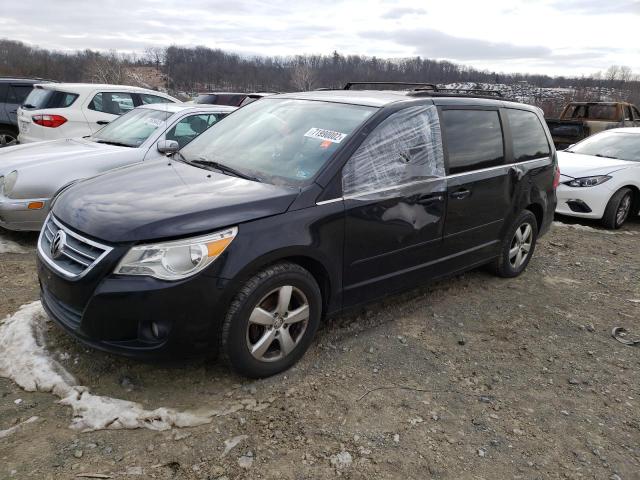 VOLKSWAGEN ROUTAN SEL 2011 with VIN 2V4RW5DG6BR698574 - Photo from auction