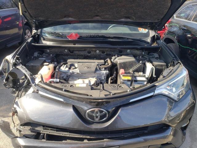 Photo 12 from auction – 2017 TOYOTA RAV4 XLE with VIN JTMRFREV3HJ172527