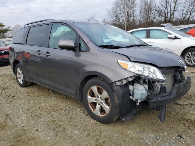 Photo 4 from auction – 2016 TOYOTA SIENNA LE with VIN 5TDKK3DC9GS726844