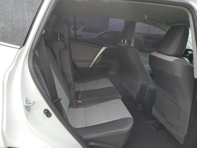 Photo 11 from auction – 2015 TOYOTA RAV4 LE with VIN JTMZFREV9FJ058903