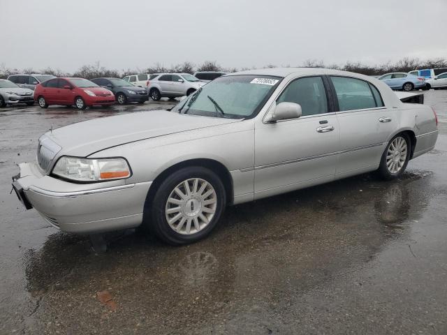 LINCOLN TOWN CAR E 2003 with VIN 1LNHM81W63Y667116 - Photo from auction