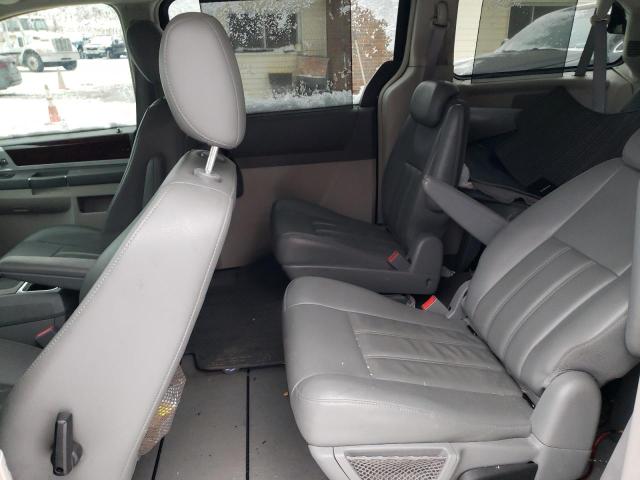 Photo 11 from auction – 2010 CHRYSLER TOWN & COU with VIN 2A4RR5D19AR148422
